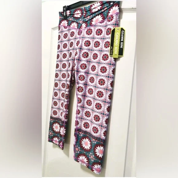 Gianni Bini Capri Legging Capri Medium M-S Pink Geofloral Ella NWT active NEW - Picture 2 of 7
